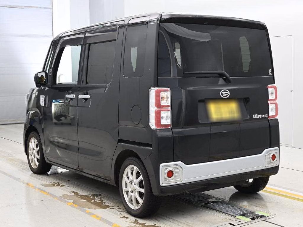 DAIHATSU WAKE