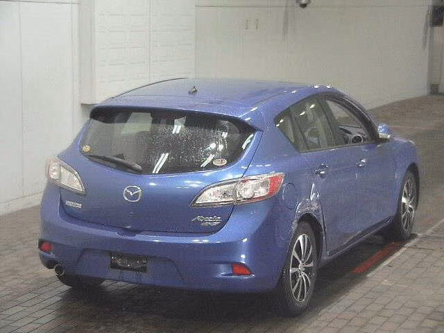 MAZDA AXELA