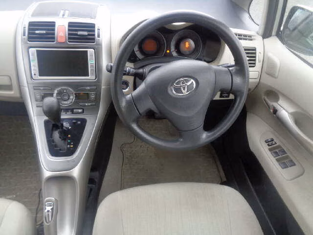 TOYOTA AURIS