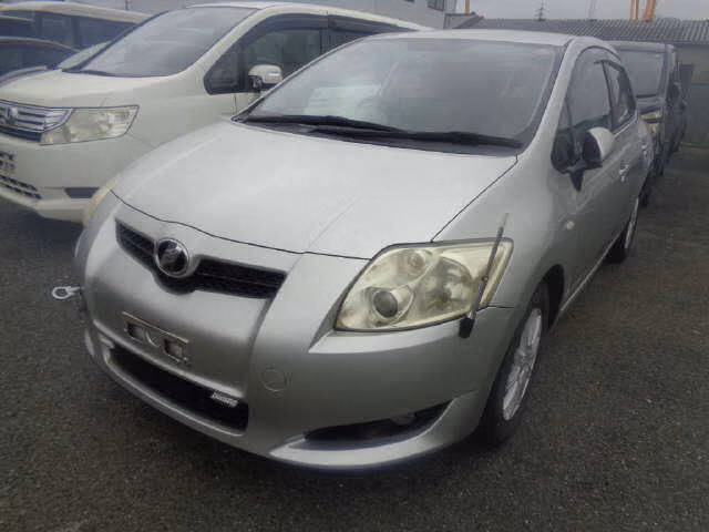 TOYOTA AURIS