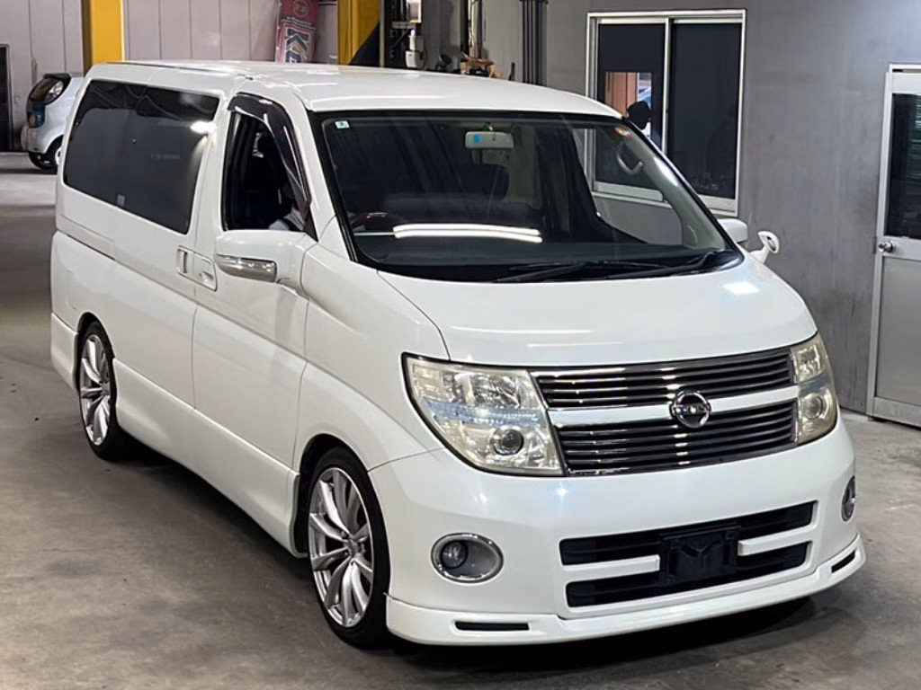 NISSAN ELGRAND