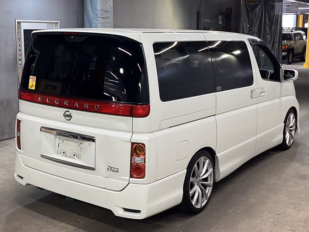 NISSAN ELGRAND