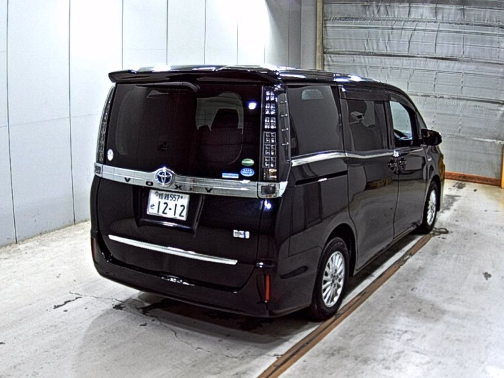 TOYOTA VOXY