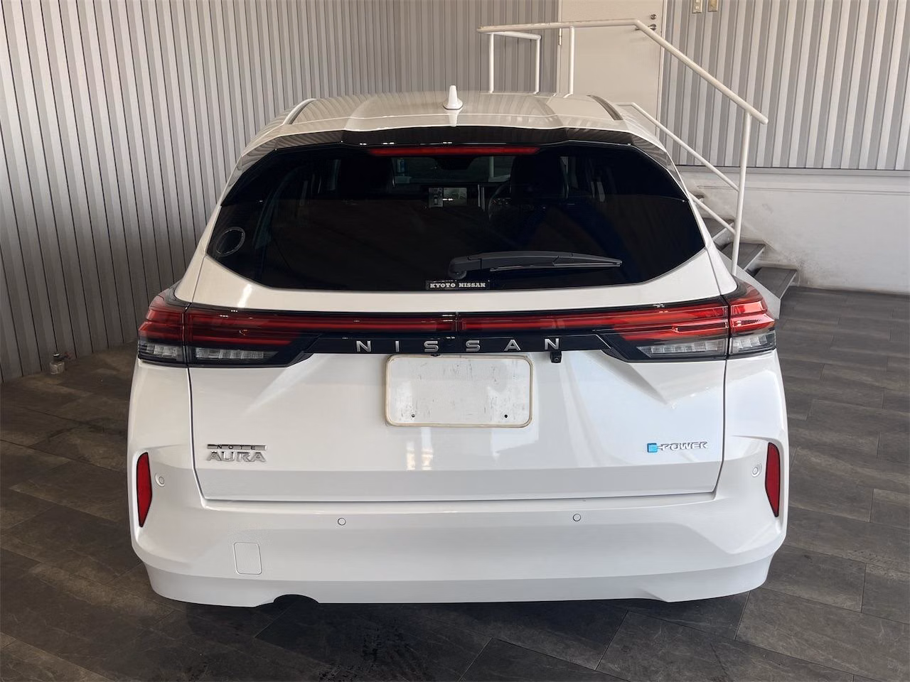 Nissan Aura