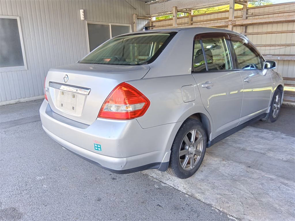 NISSAN TIIDA LATIO