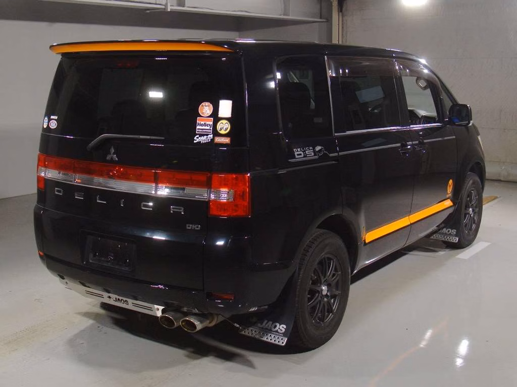 Mitsubishi Delica D:5