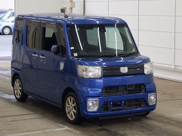 DAIHATSU WAKE