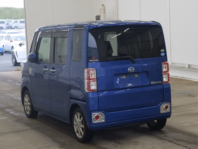 DAIHATSU WAKE