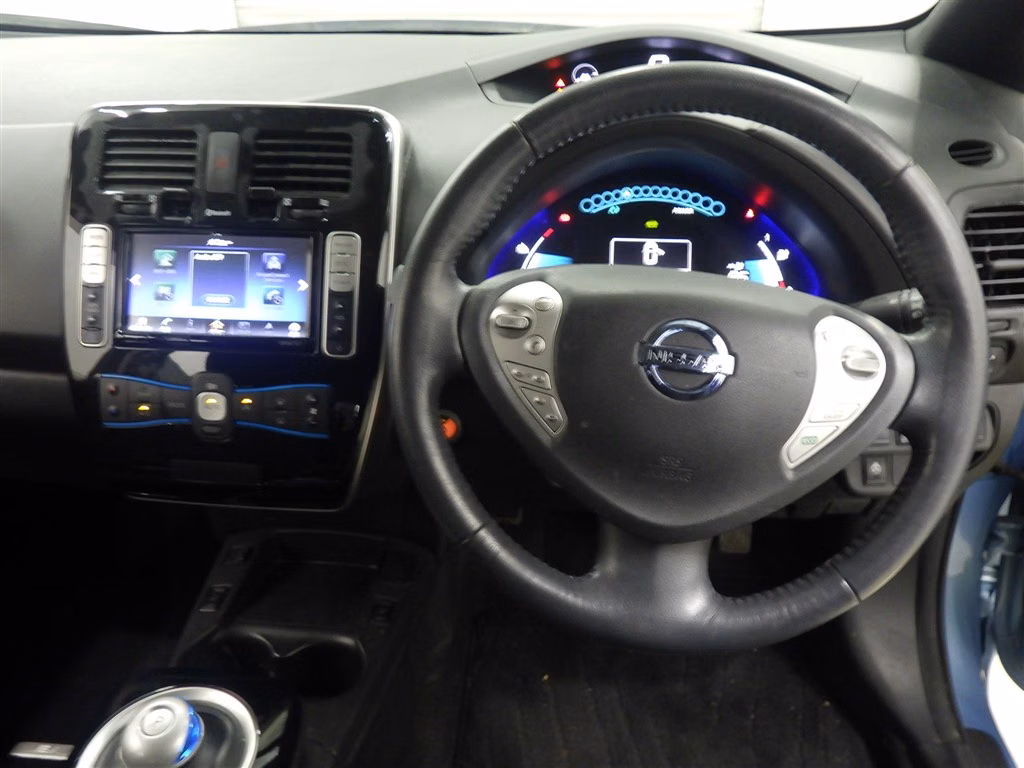 NISSAN LEAF