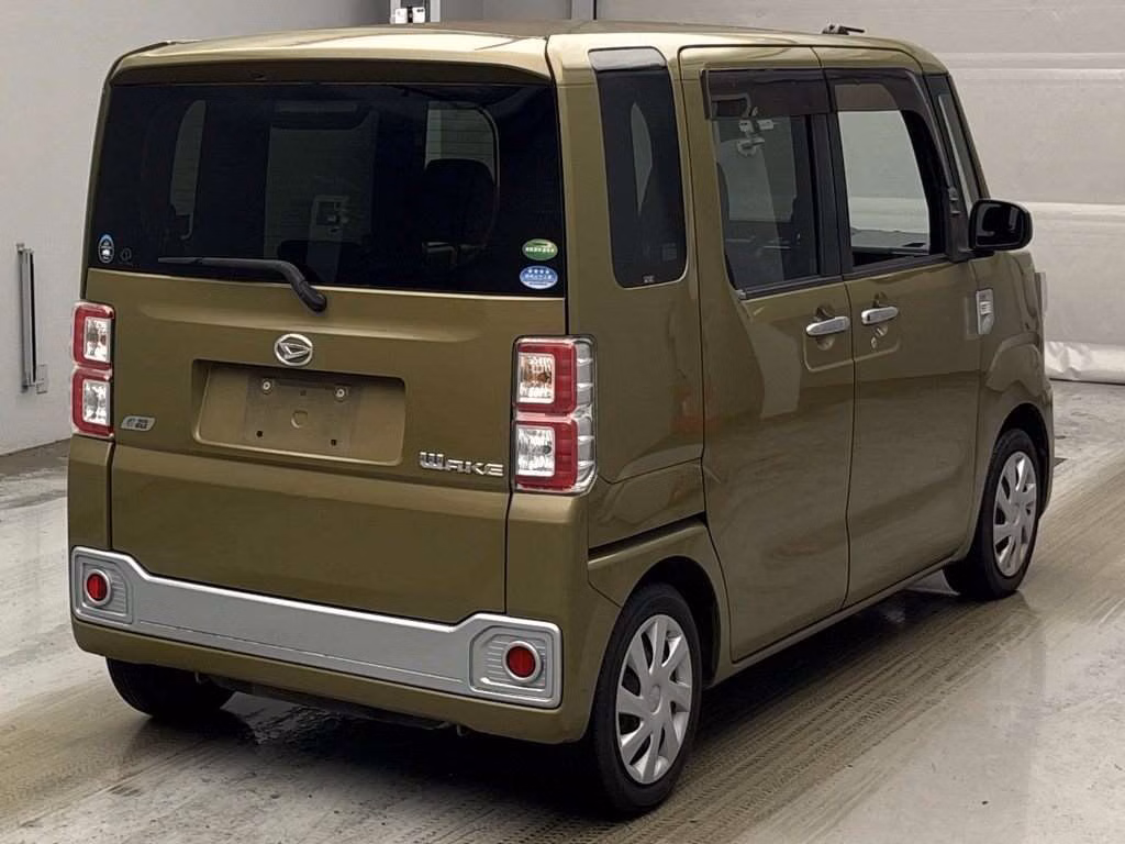 DAIHATSU WAKE