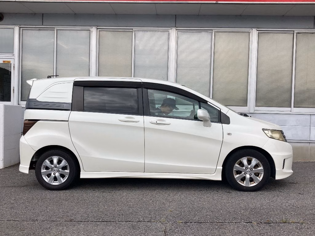 HONDA FREED SPIKE