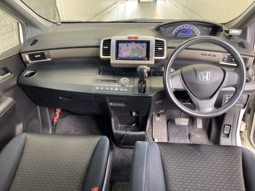 HONDA FREED SPIKE