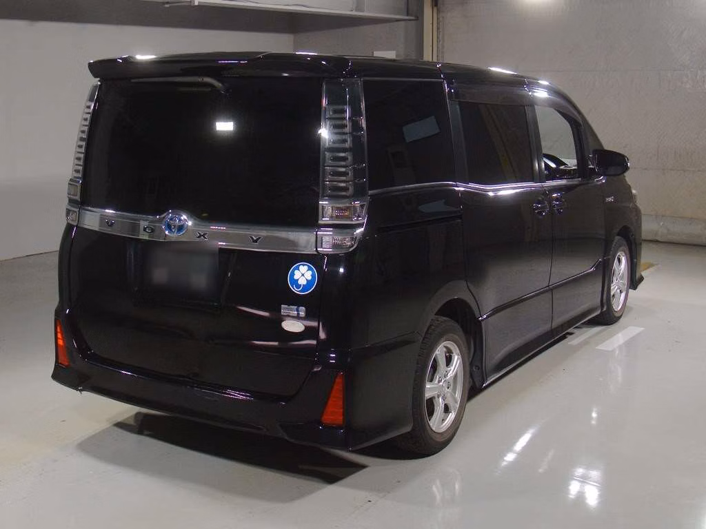 TOYOTA VOXY