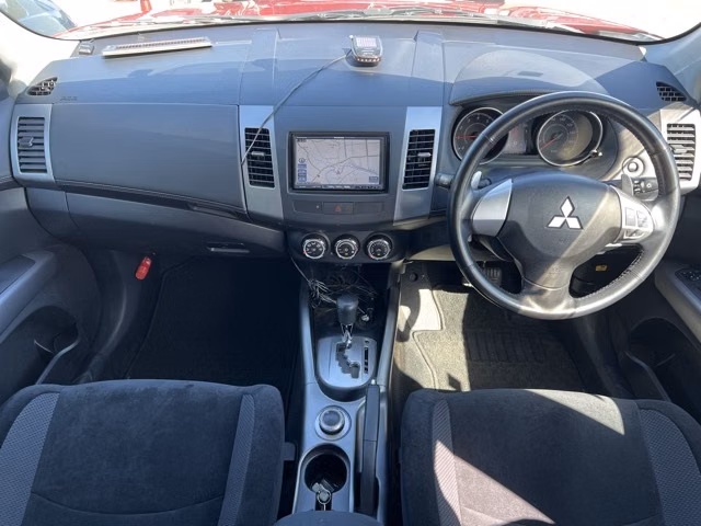 MITSUBISHI OUTLANDER