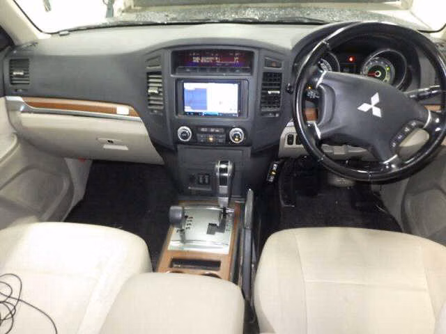 MITSUBISHI PAJERO