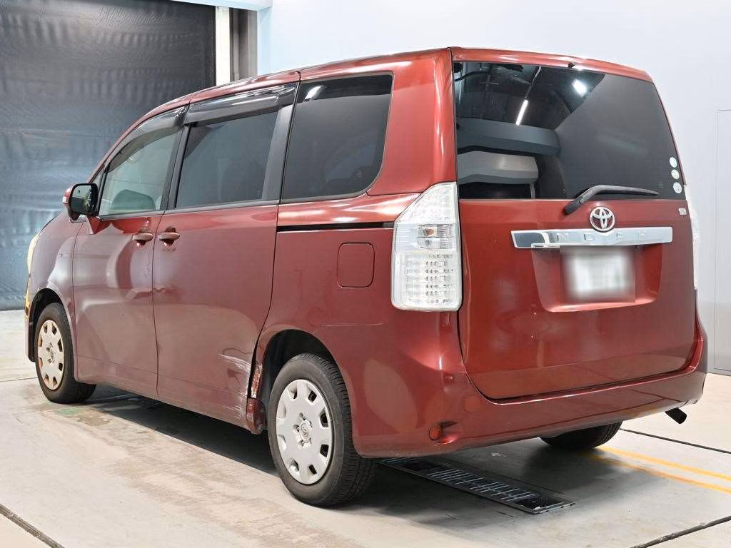 TOYOTA NOAH