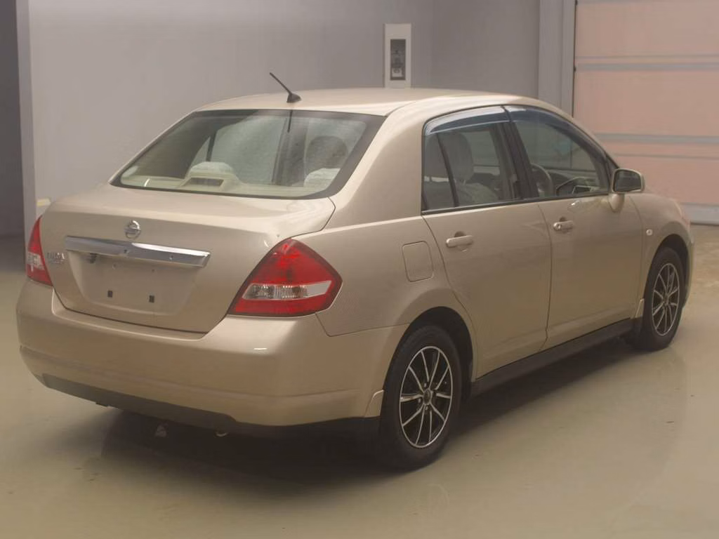 NISSAN TIIDA LATIO