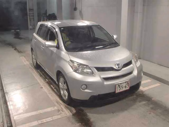 TOYOTA IST