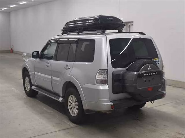 MITSUBISHI PAJERO
