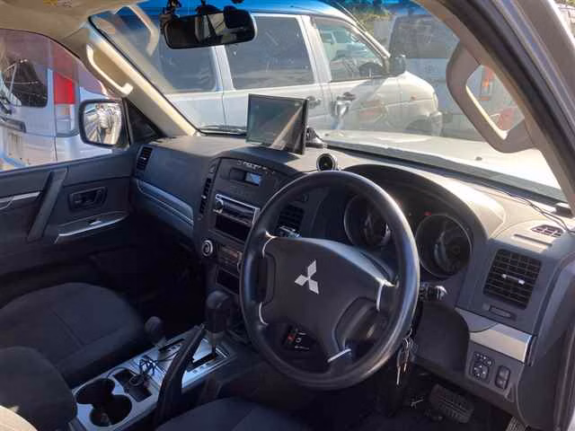 MITSUBISHI PAJERO