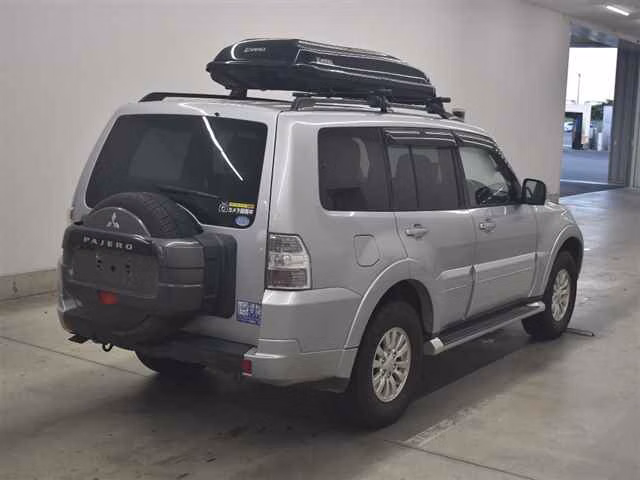 MITSUBISHI PAJERO