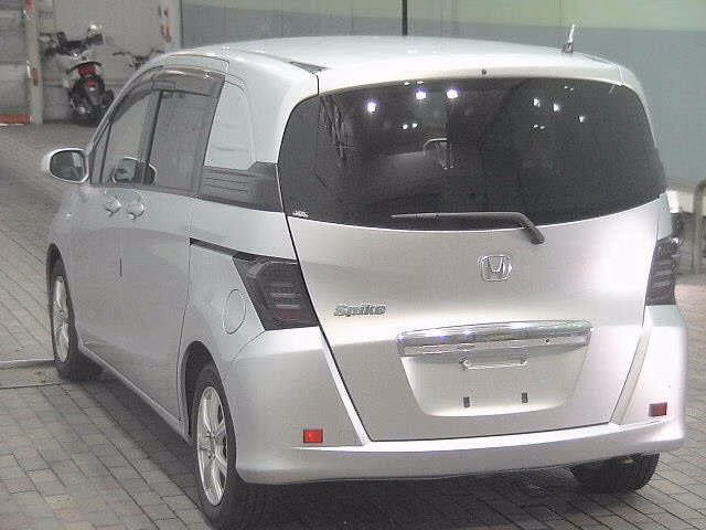 HONDA FREED SPIKE