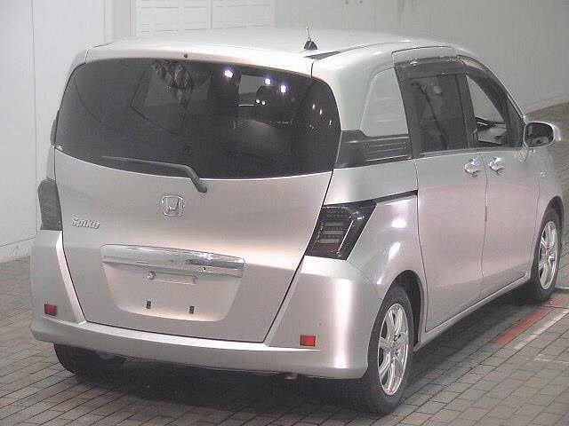 HONDA FREED SPIKE