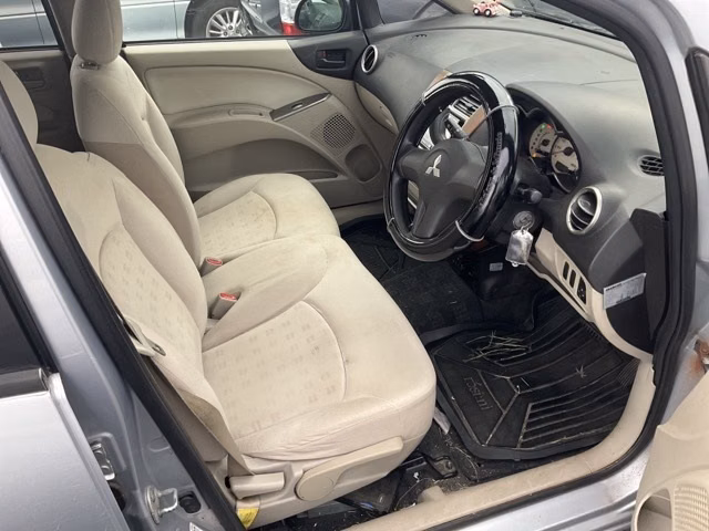 MITSUBISHI COLT