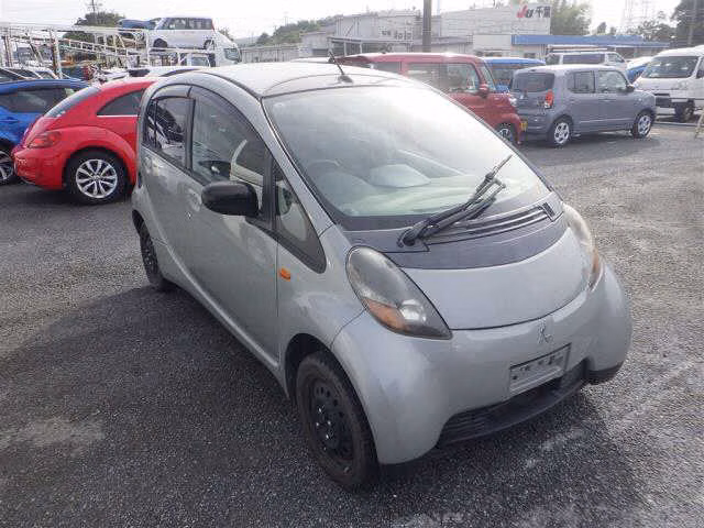 Mitsubishi i