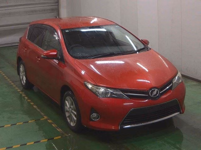 TOYOTA AURIS