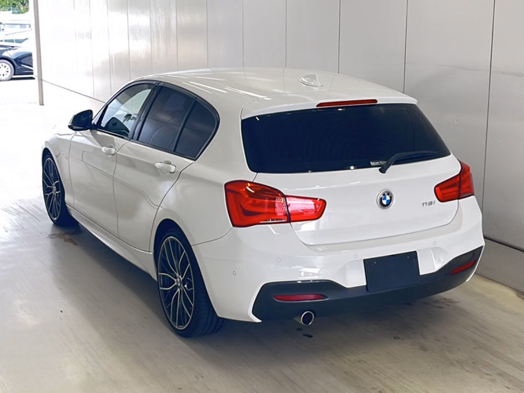 BMW 1-SERIES