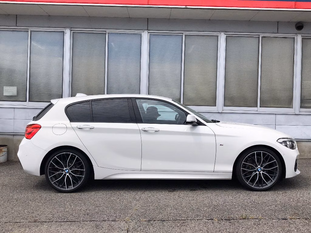 BMW 1-SERIES