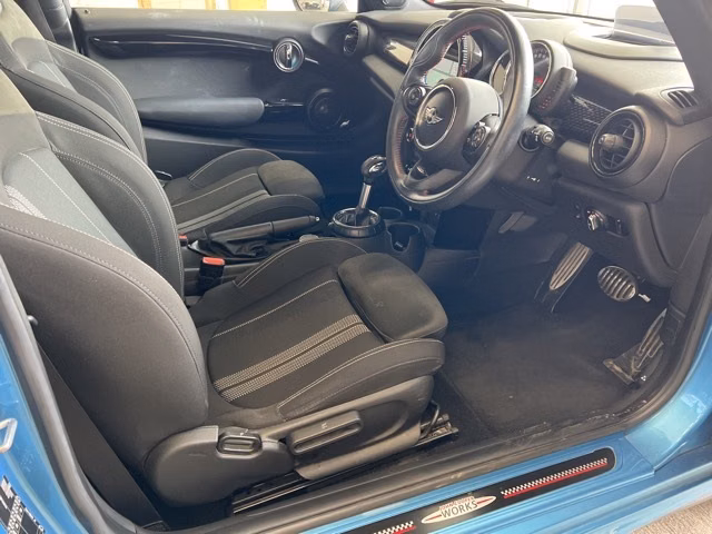 MINI HATCH