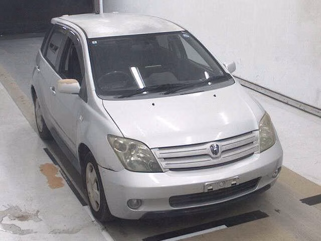 TOYOTA IST