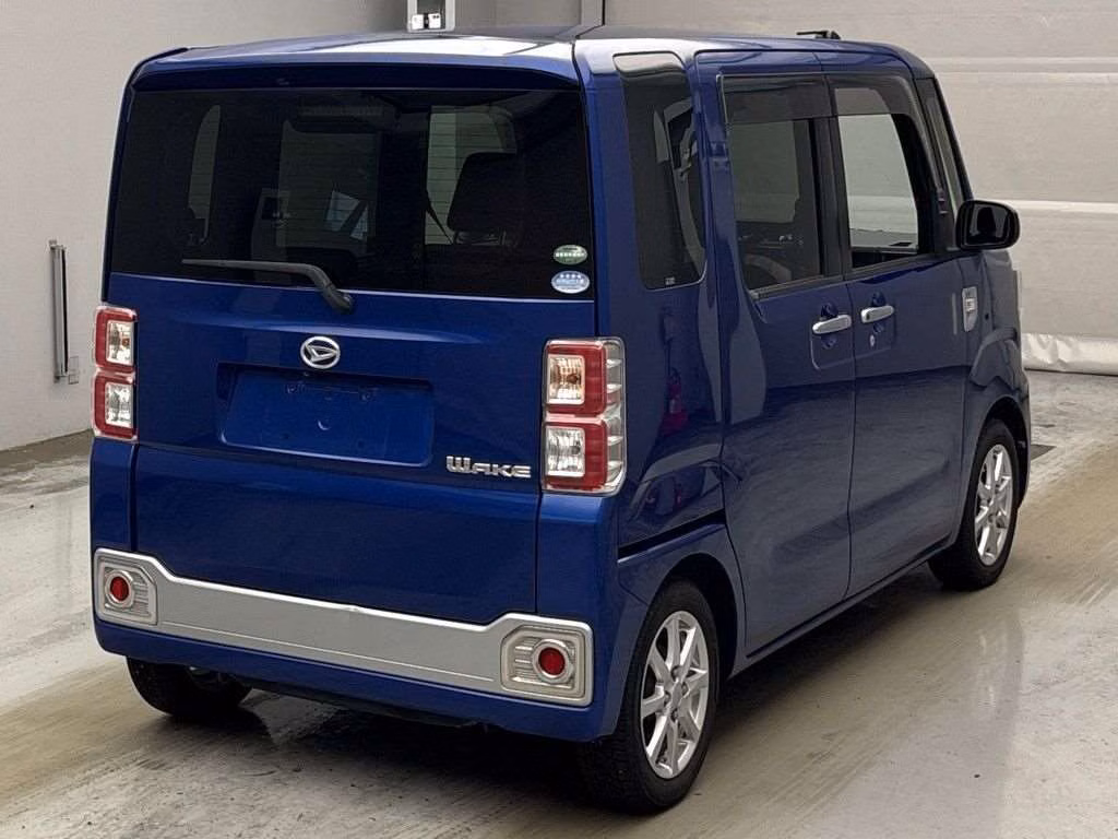 DAIHATSU WAKE