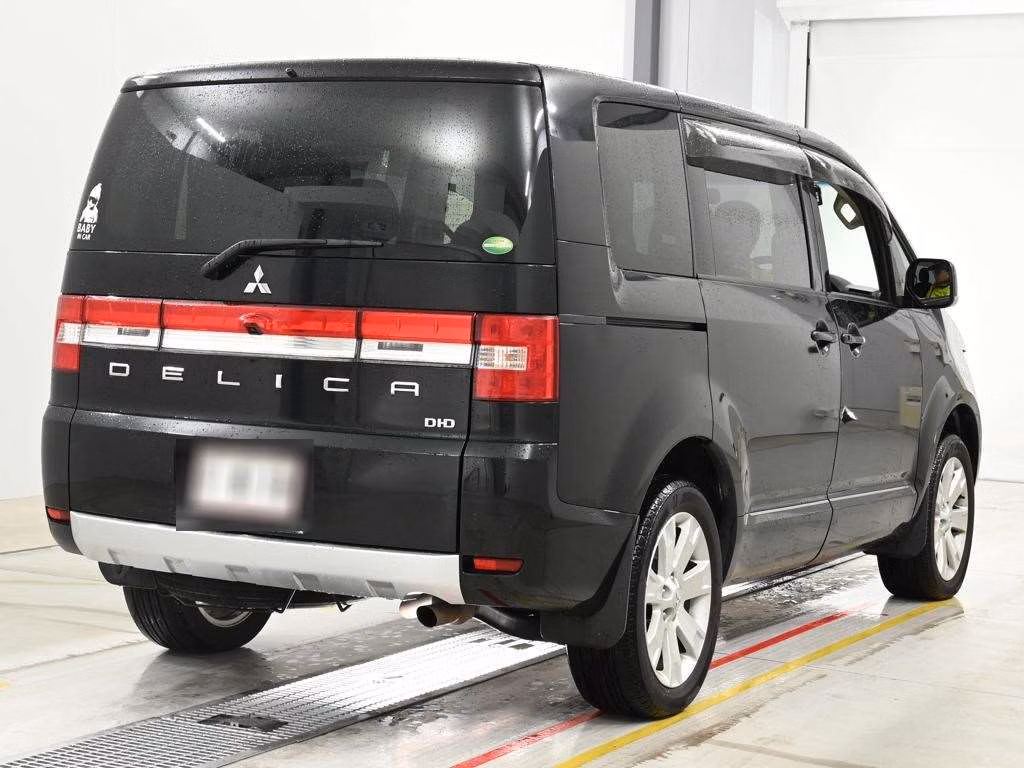 Mitsubishi Delica D:5