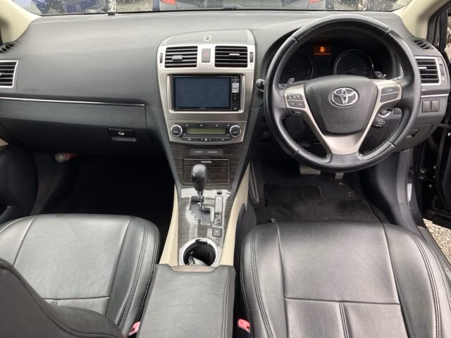 TOYOTA AVENSIS