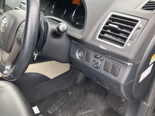 TOYOTA AVENSIS