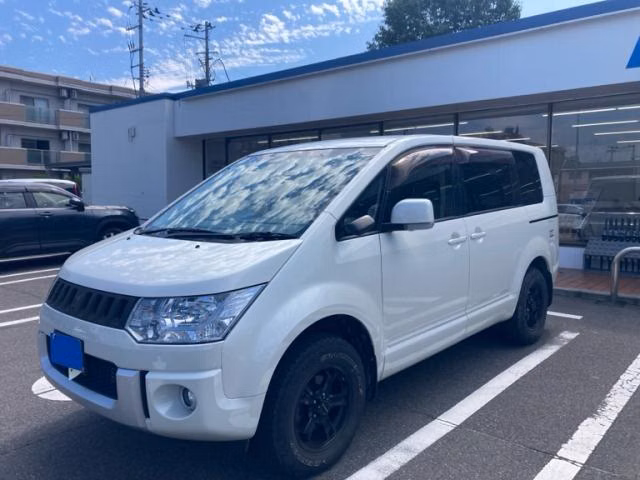 Mitsubishi Delica D:5
