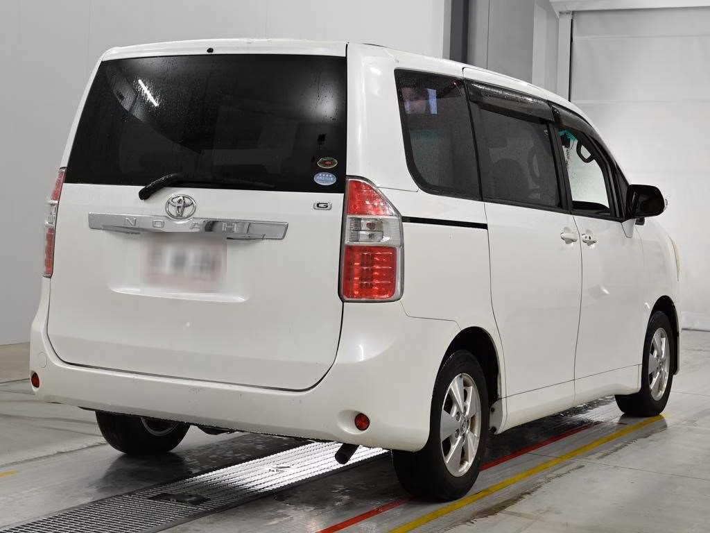TOYOTA NOAH