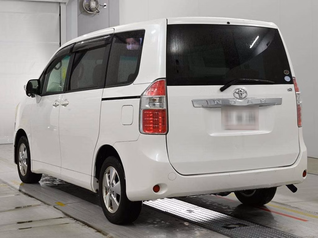TOYOTA NOAH