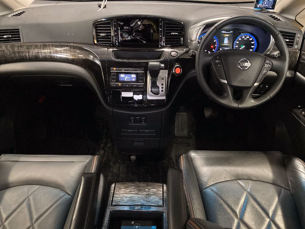 NISSAN ELGRAND
