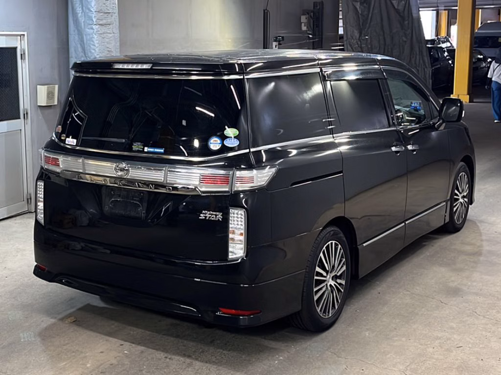NISSAN ELGRAND