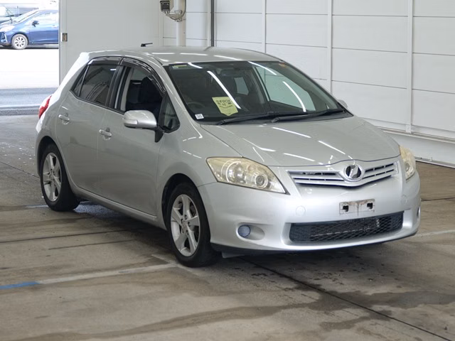 TOYOTA AURIS