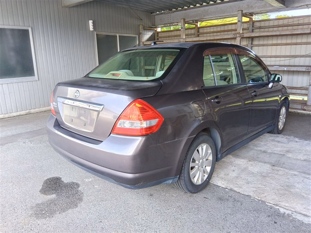 NISSAN TIIDA LATIO