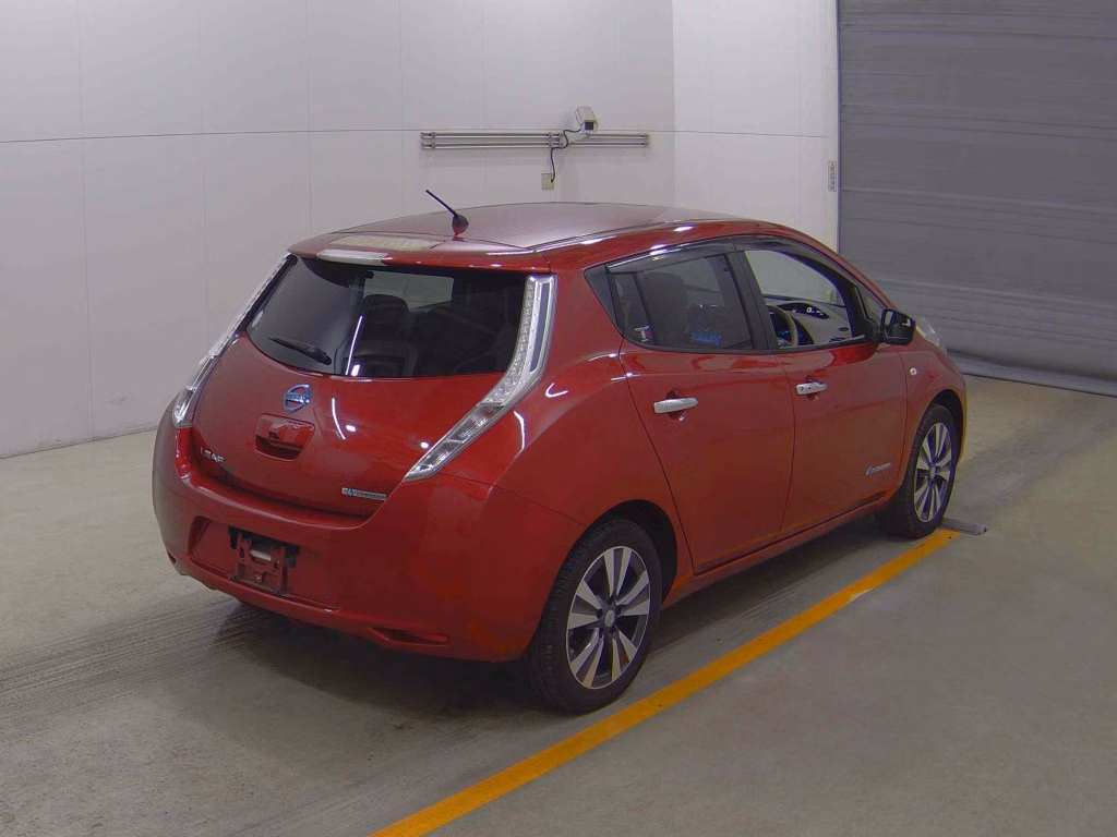 NISSAN LEAF