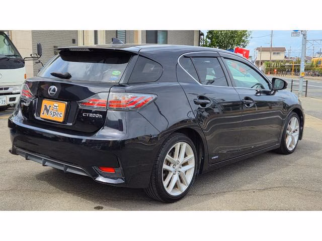 Lexus CT200h