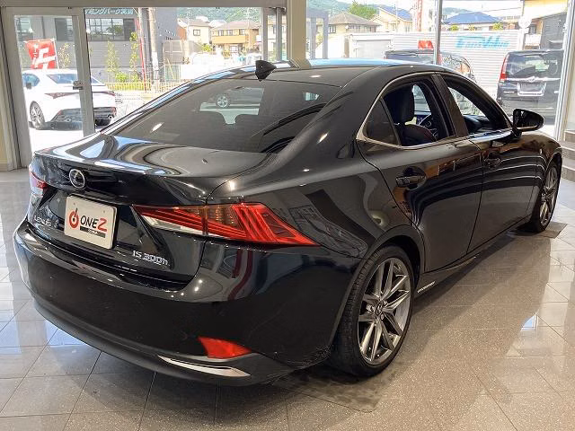 Lexus IS300h