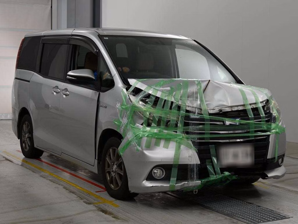 TOYOTA NOAH