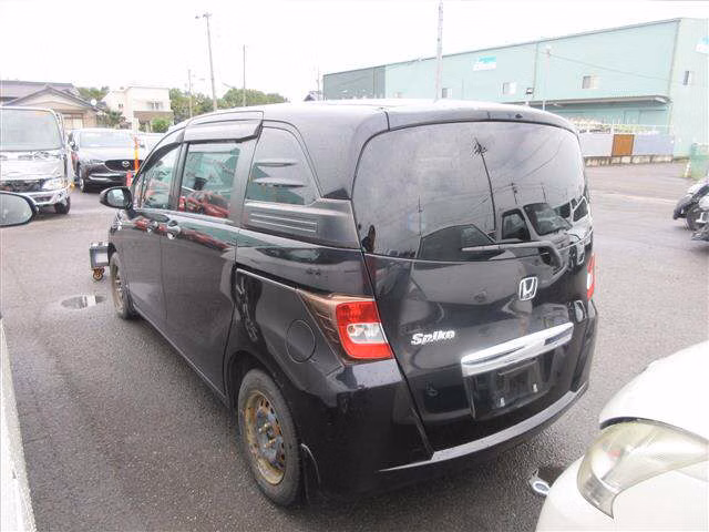 HONDA FREED SPIKE